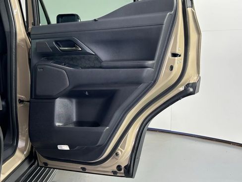 Used 2025 Lexus GX 550 image 13