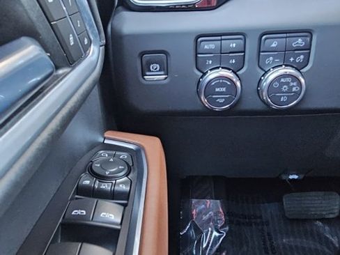 Used 2025 GMC Sierra 2500 Denali Ultimate w/ Max Trailering Package image 24