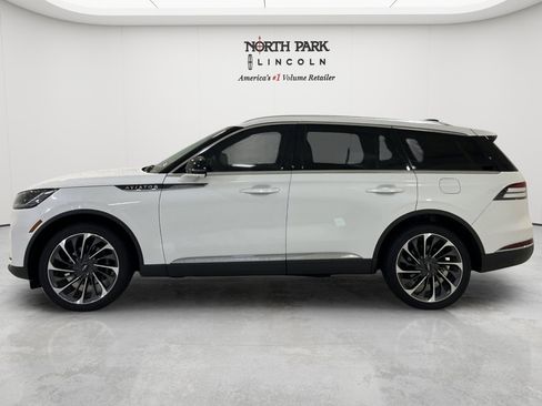 Used 2026 Lincoln Aviator Reserve AWD/4WD image 2