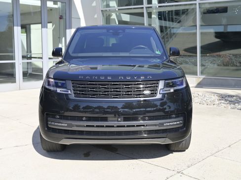 Used 2024 Land Rover Range Rover SE image 2