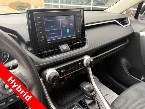 Used 2022 Toyota RAV4 LE image 25