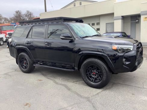 Used 2021 Toyota 4Runner Venture w/ Moonroof Package image 3