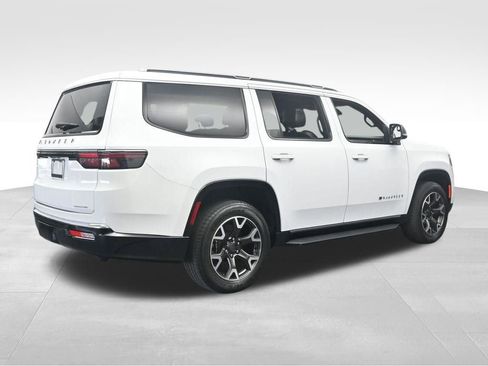 Used 2023 Jeep Wagoneer Series III w/ Preferred Equipment Group image 6