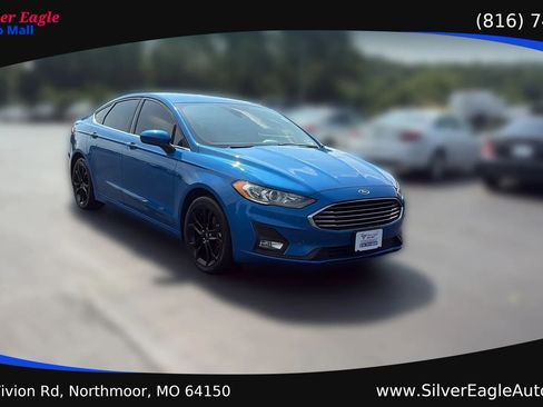 Used 2019 Ford Fusion SE w/ Equipment Group 151A FWD image 7