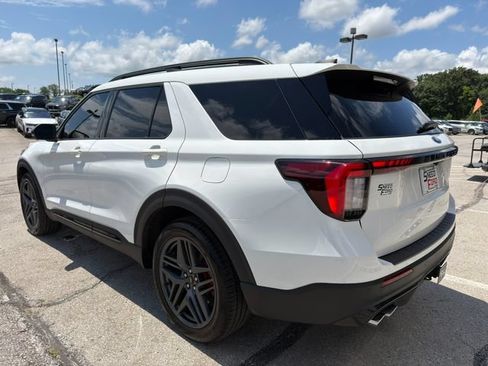 Used 2025 Ford Explorer ST RWD image 5