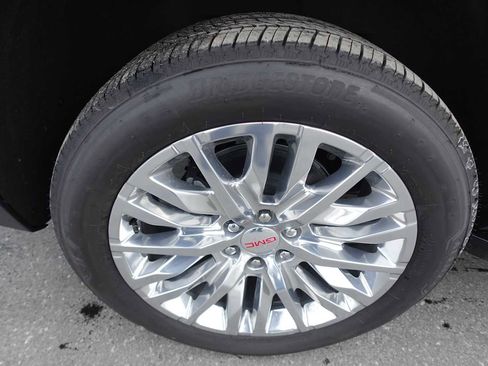 New 2025 GMC Yukon XL Denali w/ LPO, Illumination Package image 36