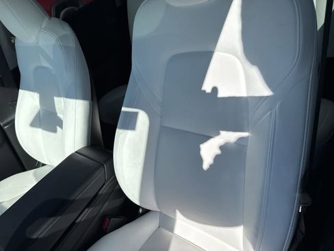 Used 2023 Tesla Model Y Performance image 12