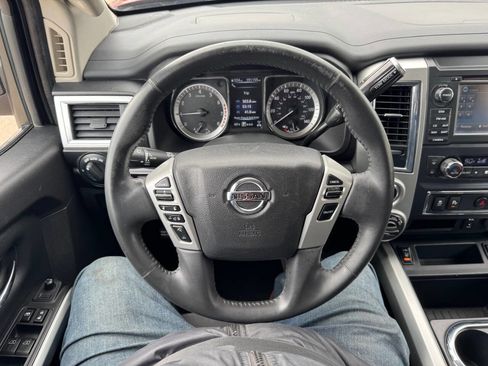 Used 2017 Nissan Titan SV image 17