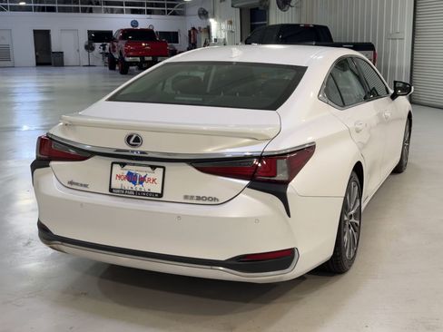 Used 2020 Lexus ES 300h w/ Premium Package image 9