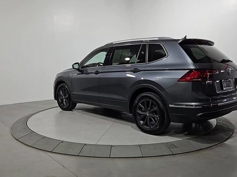 Certified 2024 Volkswagen Tiguan SE w/ Panoramic Sunroof Package image 3