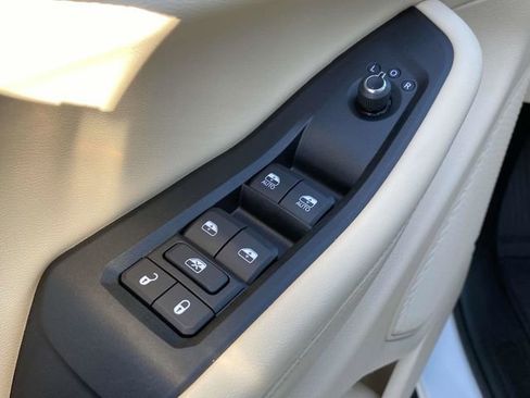 Used 2023 Jeep Grand Cherokee Limited image 23