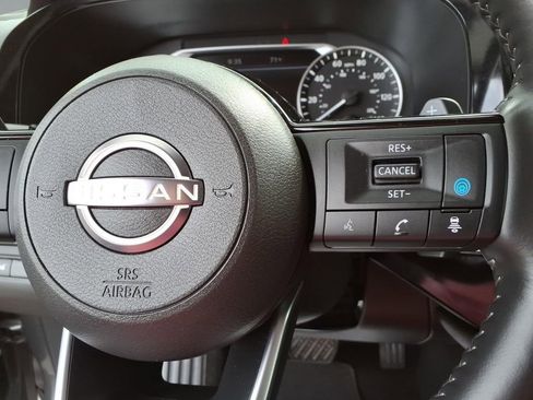 Used 2025 Nissan Pathfinder SL AWD/4WD image 21