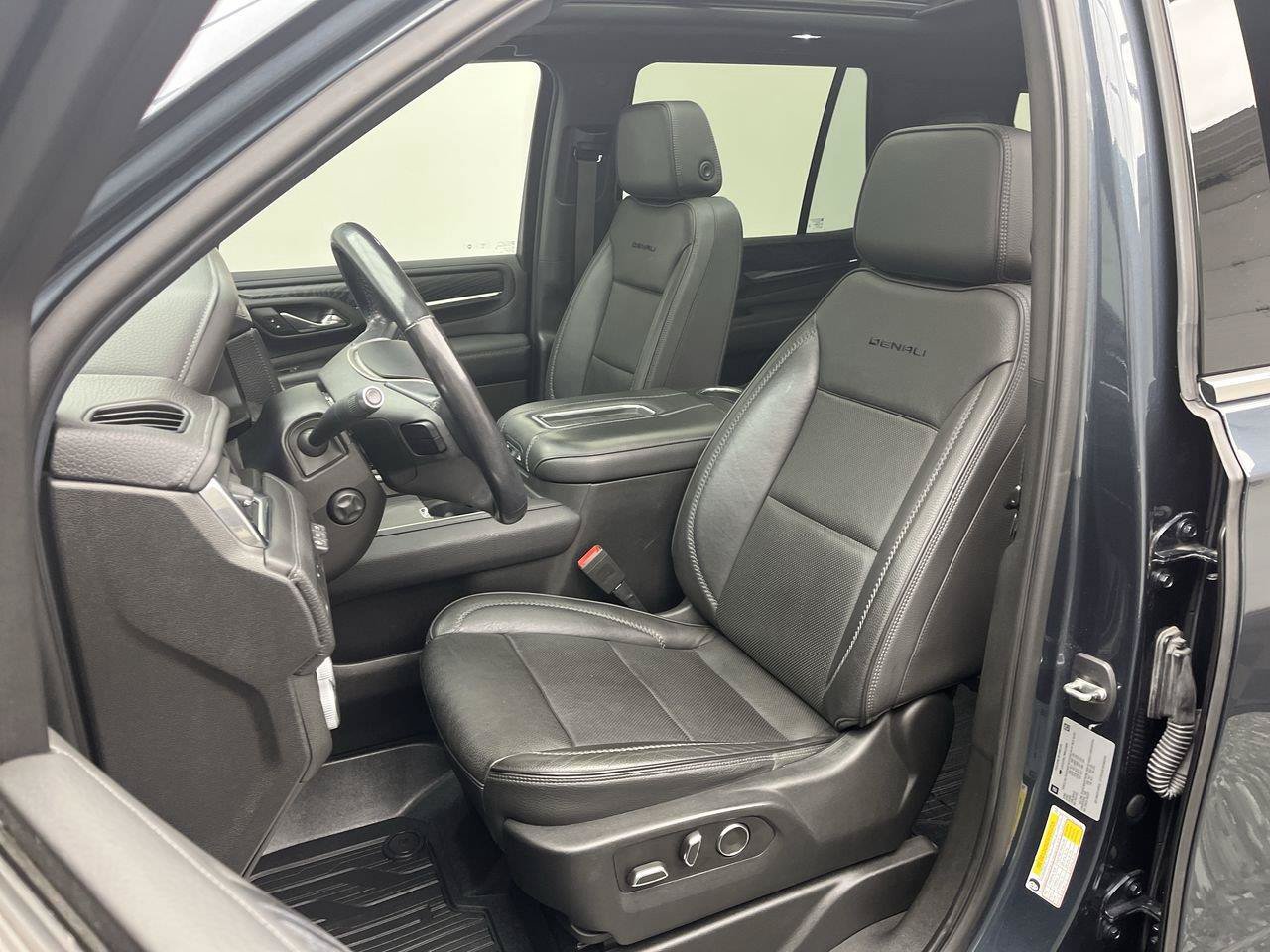 Certified 2021 GMC Yukon Denali w/ Denali Premium Package AWD/4WD image 11