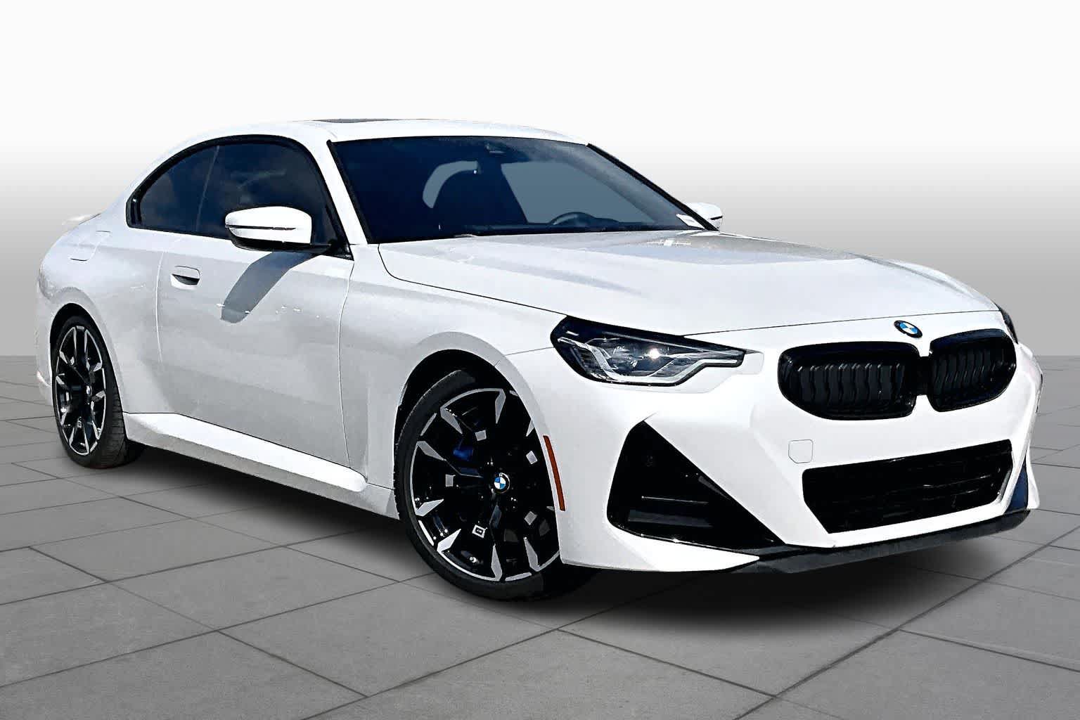 Used 2025 BMW 230i Coupe w/ M Sport Package RWD image 2
