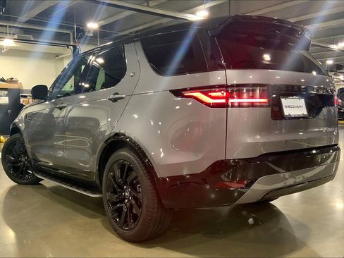 Certified 2025 Land Rover Discovery Dynamic SE AWD/4WD image 3