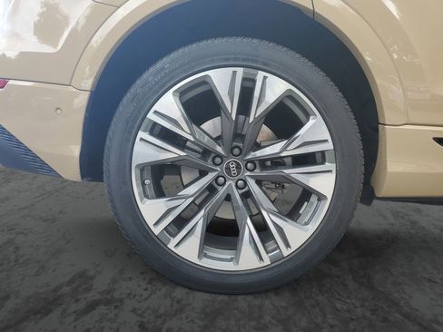 Used 2025 Audi Q8 Premium Plus w/ Premium Plus Package image 5