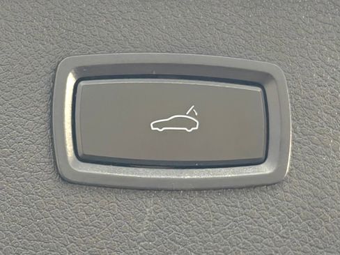 Used 2019 Porsche Macan AWD/4WD image 32