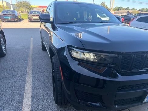 Used 2022 Jeep Grand Cherokee L Laredo AWD/4WD image 7