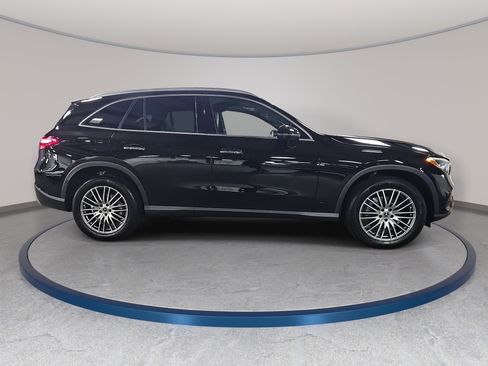 Used 2026 Mercedes-Benz GLC 300 4MATIC image 5
