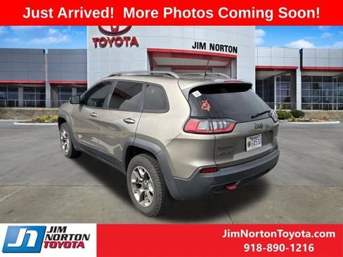 Used 2019 Jeep Cherokee Trailhawk w/ Comfort/Convenience Group AWD/4WD image 5