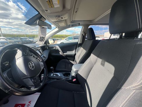 Used 2017 Toyota RAV4 XLE w/ All Weather Liner Package AWD/4WD image 8