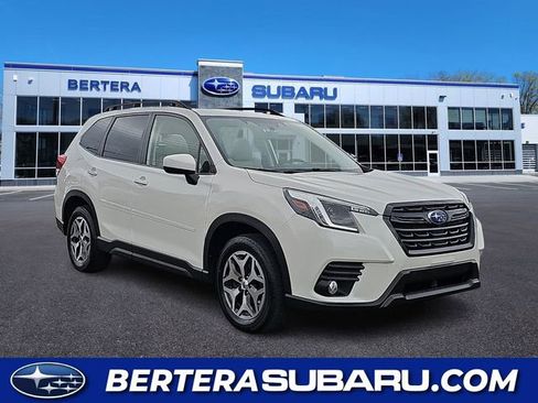 Used 2023 Subaru Forester Premium AWD/4WD image 1