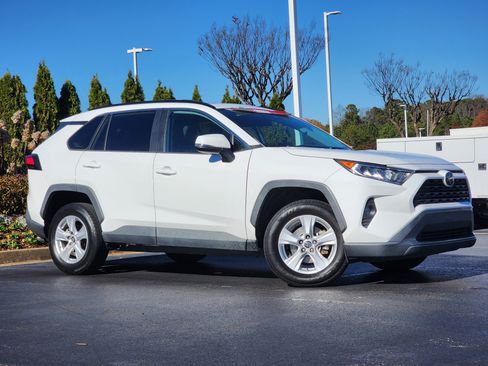 Used 2019 Toyota RAV4 XLE image 2
