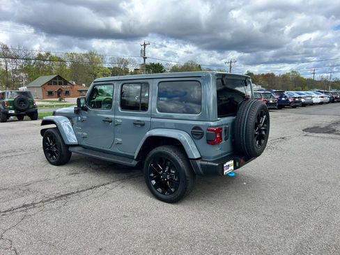 Used 2024 Jeep Wrangler Sahara w/ Technology Group AWD/4WD image 5