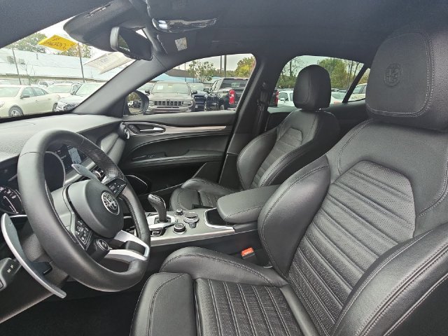 Used 2022 Alfa Romeo Stelvio Veloce AWD/4WD image 34