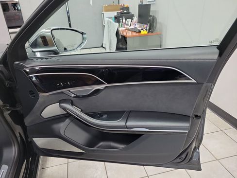Used 2022 Audi S8 image 25