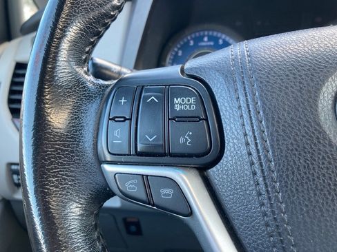 Used 2016 Toyota Sienna XLE image 15