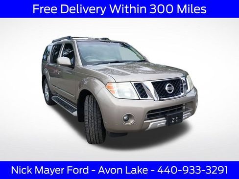 Used 2009 Nissan Pathfinder LE RWD image 1
