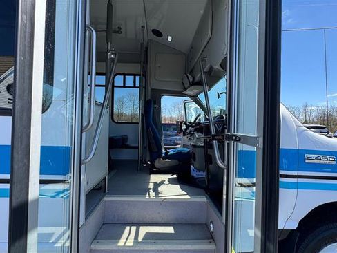 Used 2014 Ford E-450 and Econoline 450 Super Duty w/ Shuttle Bus Prep Package image 37