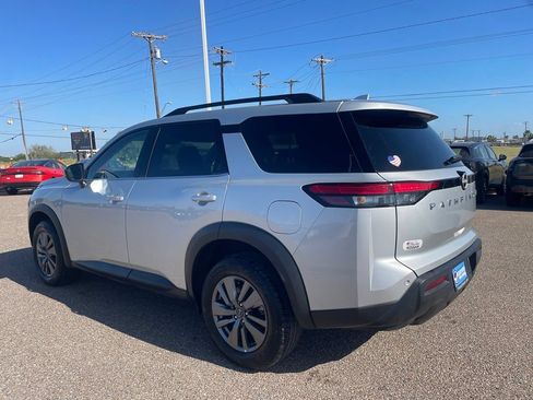 Certified 2025 Nissan Pathfinder SV FWD image 5