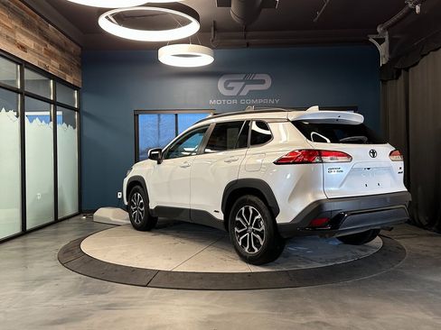 Used 2024 Toyota Corolla Cross SE image 5