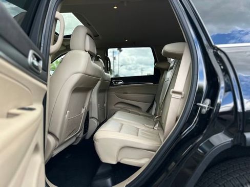 Used 2019 Jeep Grand Cherokee Limited AWD/4WD image 18