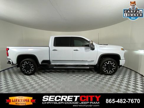 Used 2026 Chevrolet Silverado 2500 High Country w/ High Country Premium Package AWD/4WD image 8