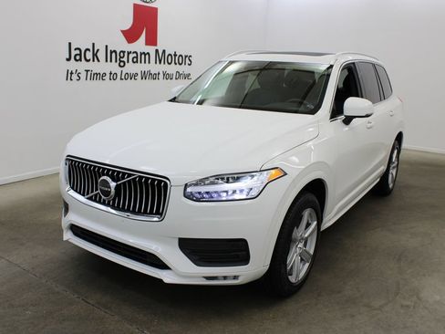 Used 2022 Volvo XC90 T5 Momentum FWD image 2