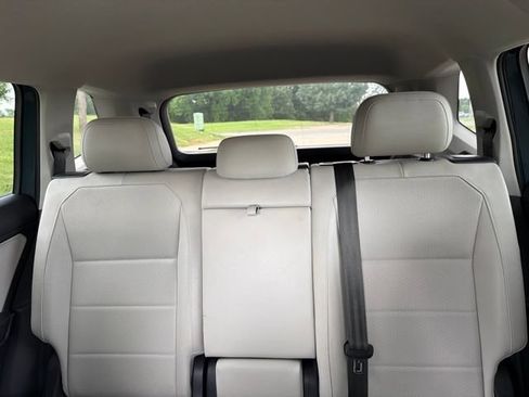 Used 2019 Volkswagen Tiguan SE FWD image 16