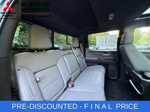 Used 2023 GMC Sierra 1500 SLT w/ SLT Premium Package AWD/4WD image 44