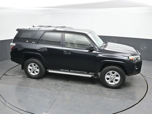 Used 2015 Toyota 4Runner SR5 AWD/4WD image 32