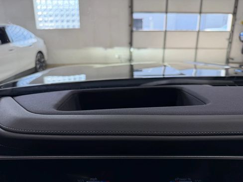 Used 2024 BMW i7 xDrive60 AWD/4WD image 18