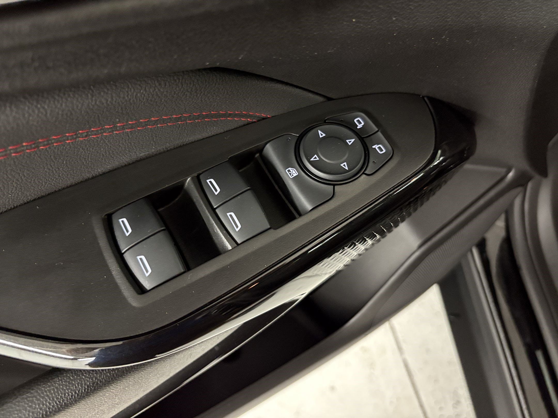 Used 2024 Chevrolet Trax RS w/ Driver Confidence Package FWD image 27