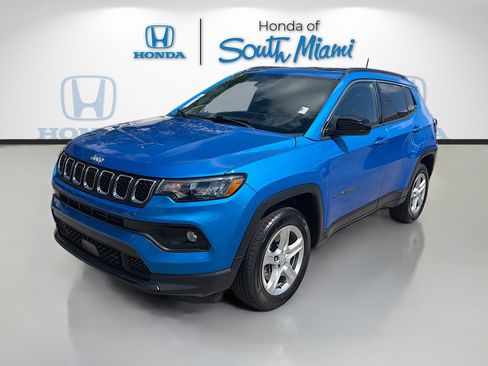 Used 2023 Jeep Compass Latitude w/ Sun and Sound Group AWD/4WD image 3