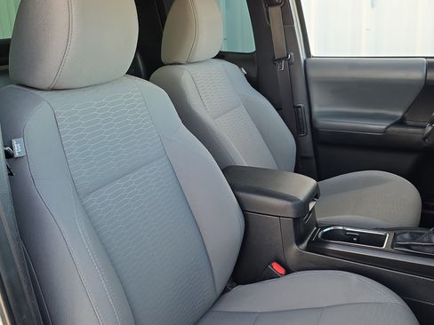 Used 2017 Toyota Tacoma SR image 24