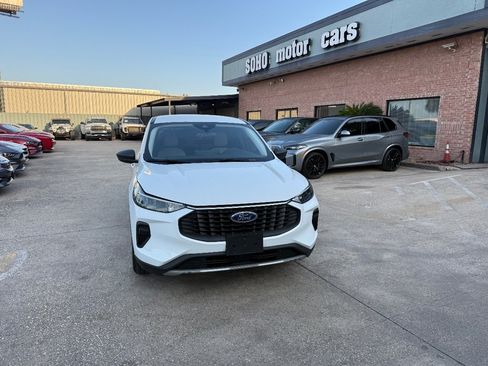 Used 2023 Ford Escape Active w/ Tech Pack #1 FWD image 8