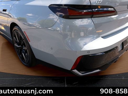 Used 2023 BMW i7 xDrive60 AWD/4WD image 9