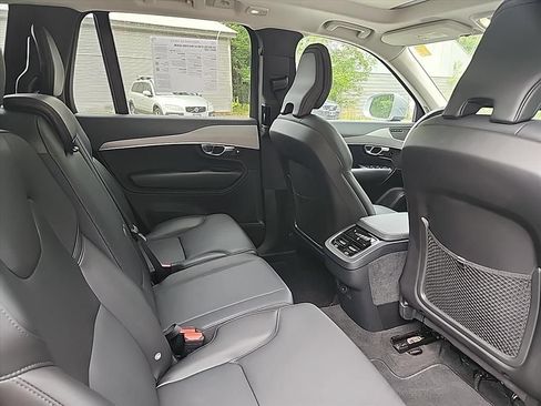 Certified 2025 Volvo XC90 B5 Core w/ Climate Package AWD/4WD image 30