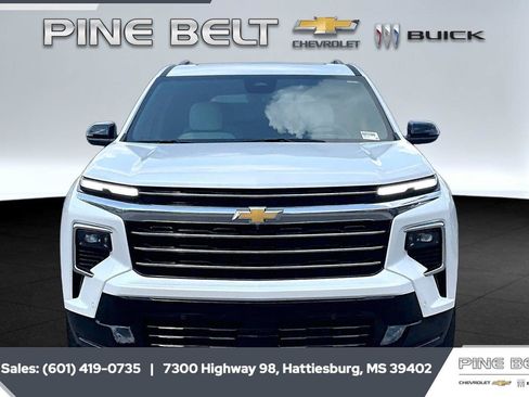 Used 2025 Chevrolet Traverse High Country FWD image 3