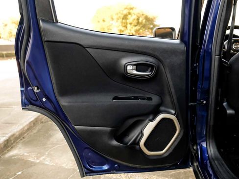 Used 2017 Jeep Renegade Latitude w/ Cold Weather Group image 43